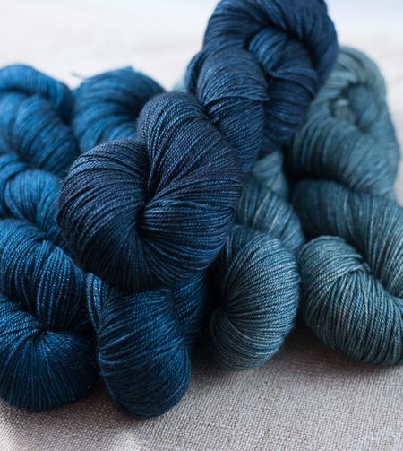 Dove_lookingglass_blackthorn_waterstudy