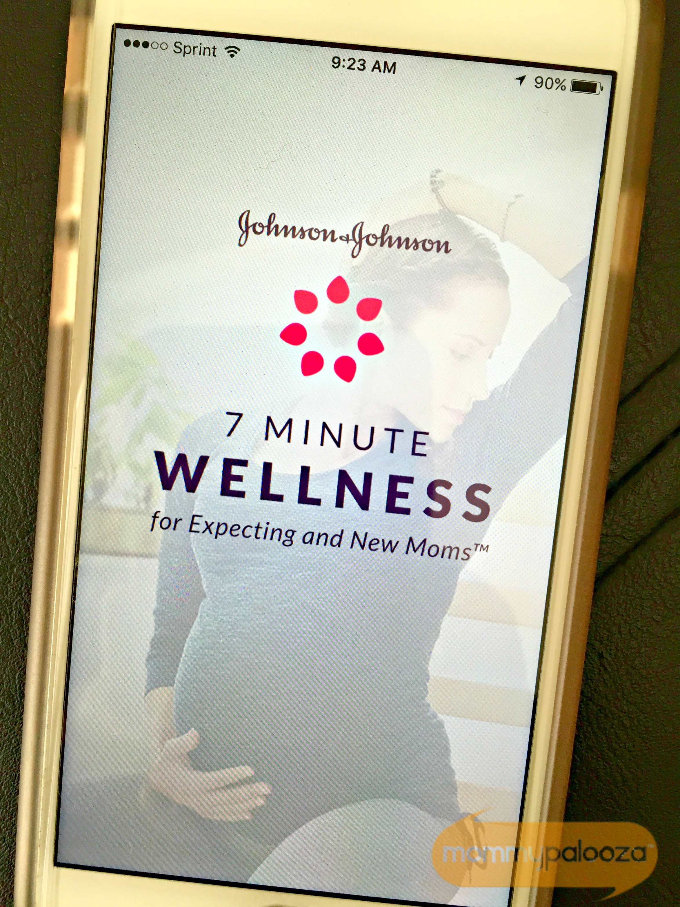 Johnson & Johnson 7 Minute Wellness For Expecting and New Moms™ App #7MinMomApp