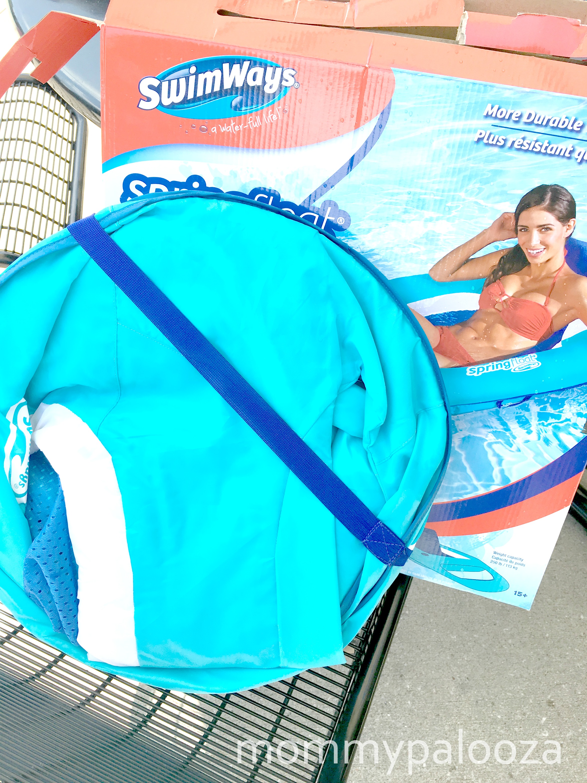 Relax in the Pool with SwimWays Spring Float Recliner #SwimWays