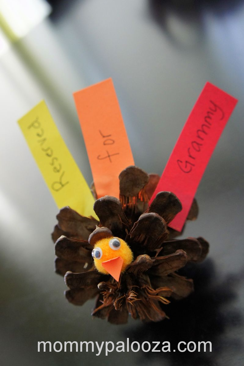Fall / Thanksgiving pinecone craft project for kids