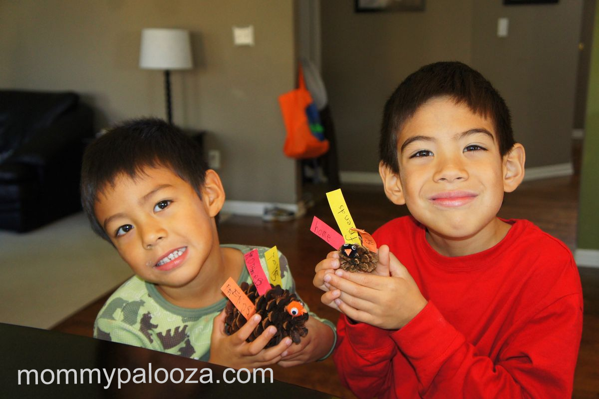 Fall / Thanksgiving pinecone craft project for kids
