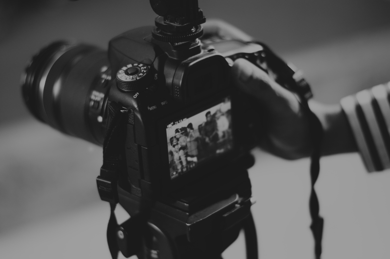 Adult-analogue-aperture-black-and-white-403495