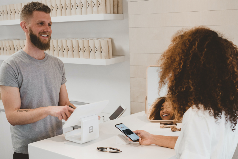4 ways to entertain customers