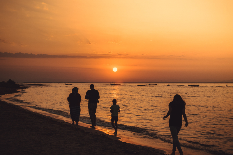 Move-abroad-with-family